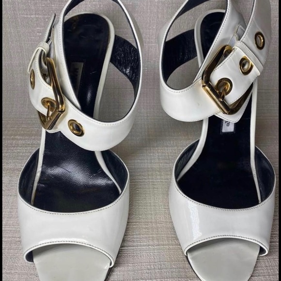 Manolo Blahnik gold buckle pumps - Picture 2 of 3